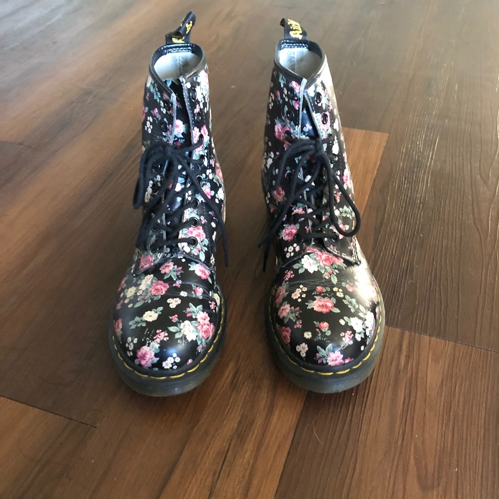 Floral Dr. Martens sz 9